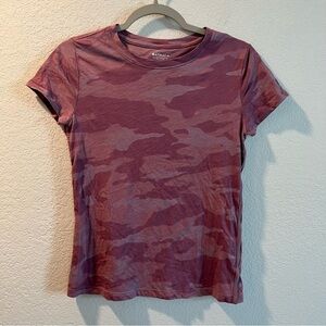 Women’s Athleta pink camouflage shirt sleeve tee size XS